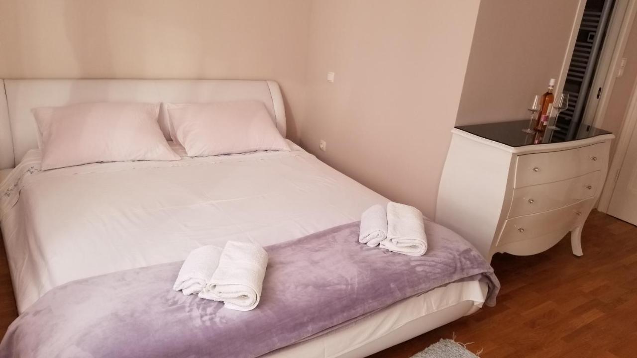 Bedroom With Bathroom Shower Split Ngoại thất bức ảnh